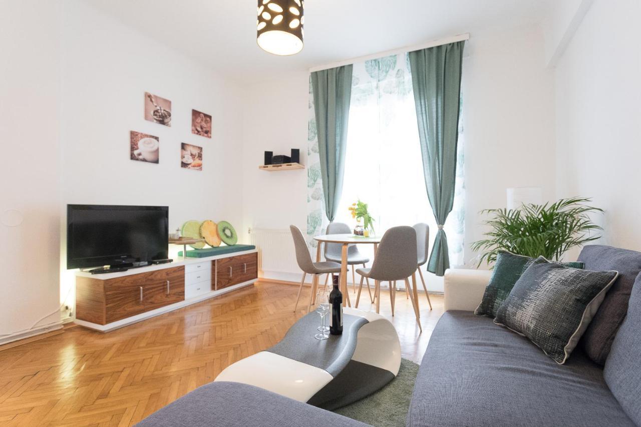 French Balcony - 45M² - Szeneviertel Apartment Wien Ngoại thất bức ảnh