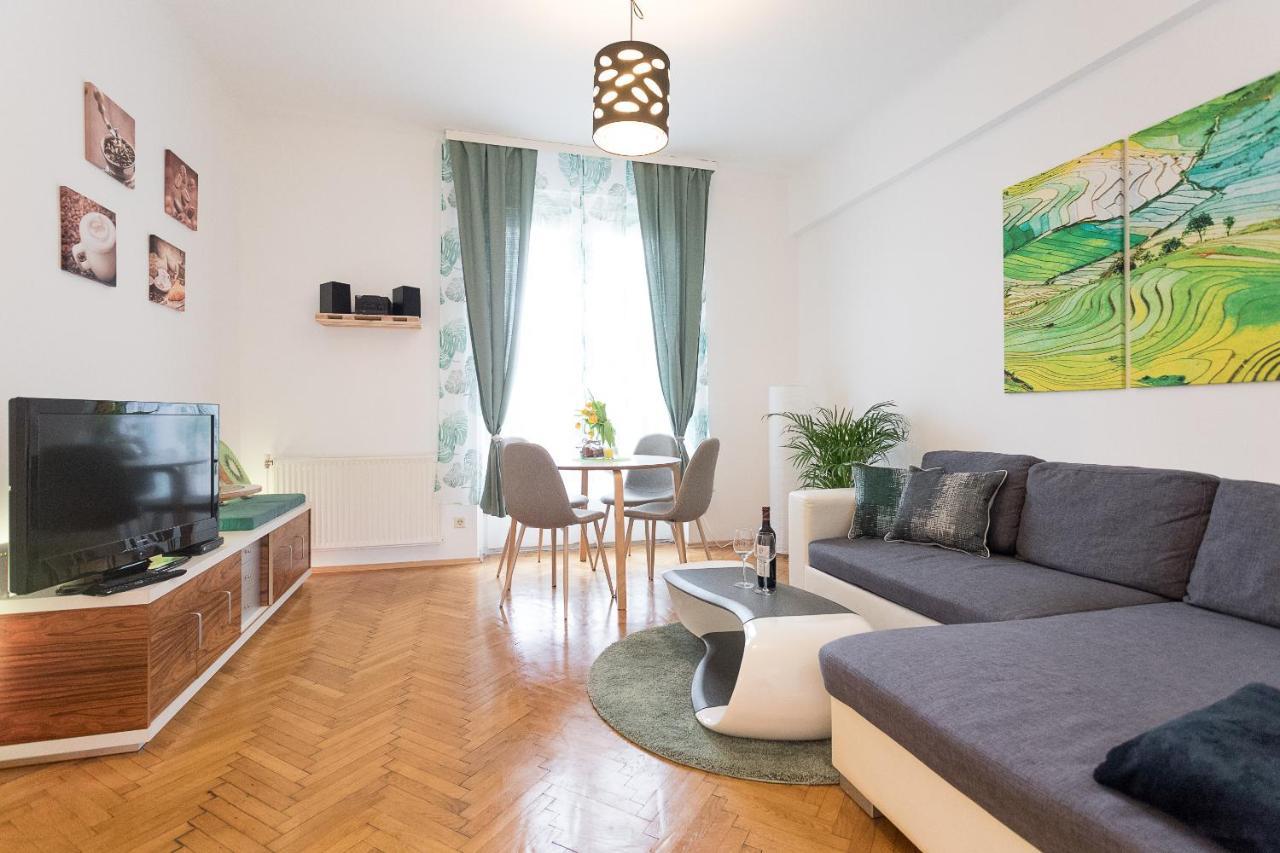 French Balcony - 45M² - Szeneviertel Apartment Wien Ngoại thất bức ảnh