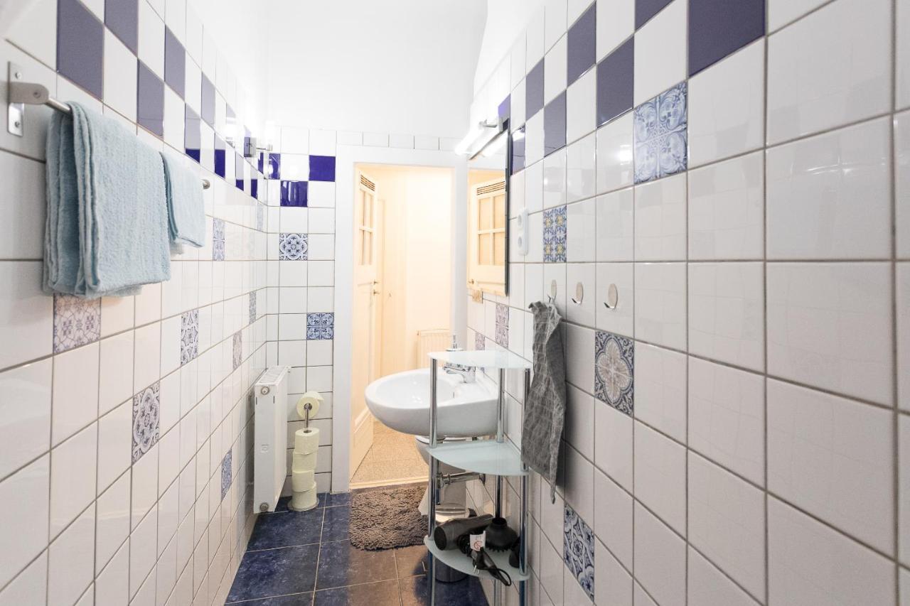 French Balcony - 45M² - Szeneviertel Apartment Wien Ngoại thất bức ảnh