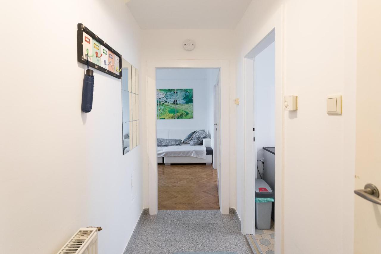 French Balcony - 45M² - Szeneviertel Apartment Wien Ngoại thất bức ảnh