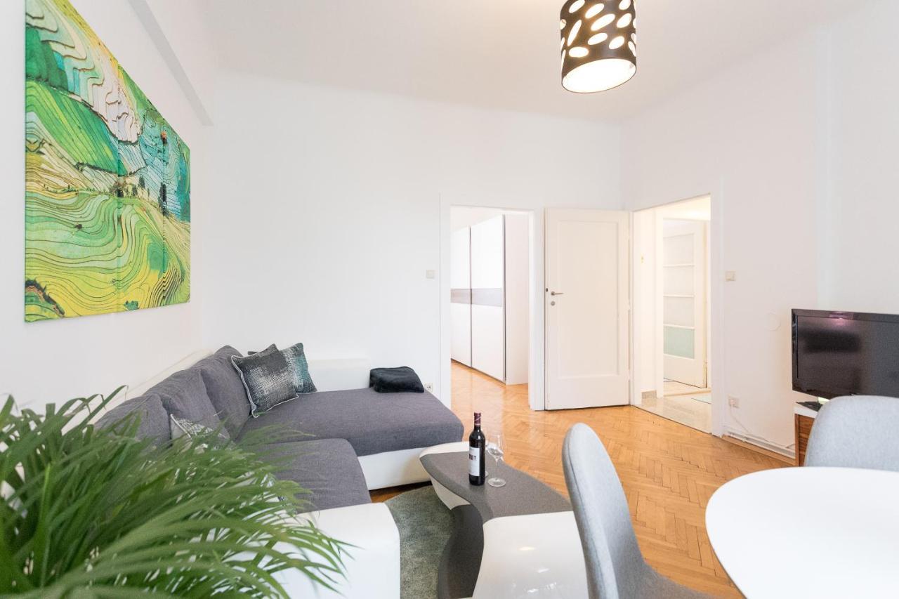 French Balcony - 45M² - Szeneviertel Apartment Wien Ngoại thất bức ảnh