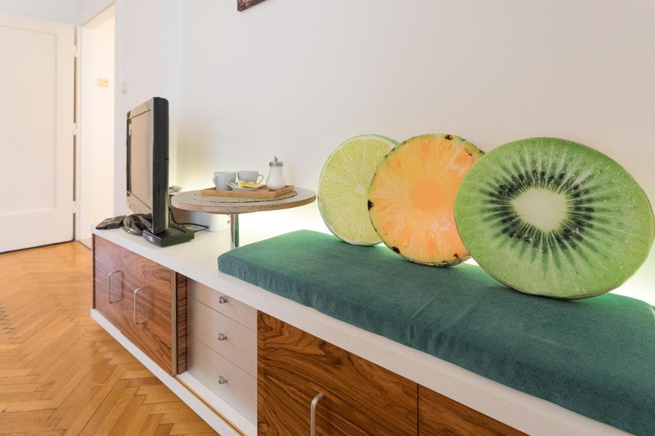 French Balcony - 45M² - Szeneviertel Apartment Wien Ngoại thất bức ảnh